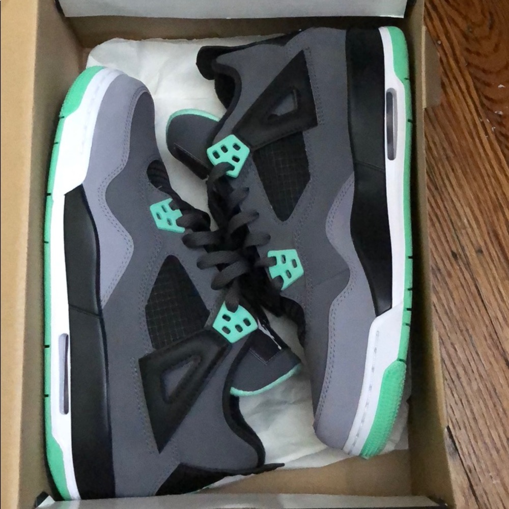 Jordan 4’s size 7 grade school